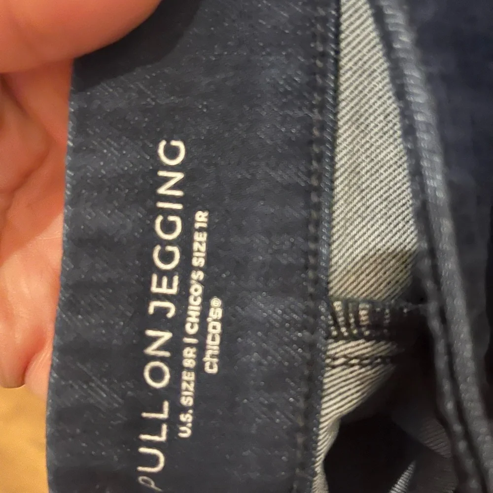 Beautiful Chicos pull on jeggings nwt. Size 8R - Picture 2 of 4